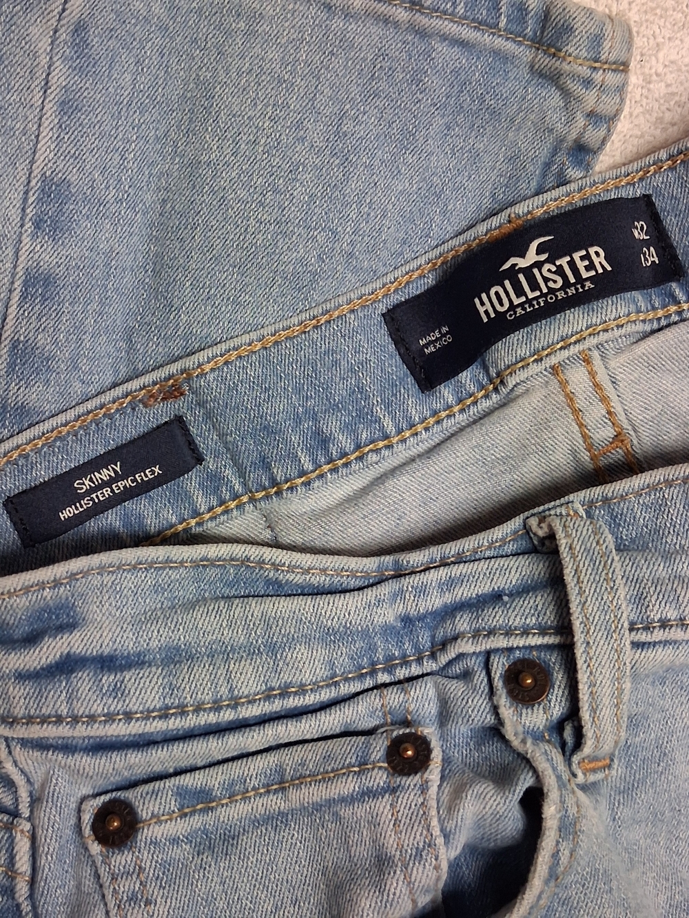 Hollister Men's Skinny Light Wash Blue Denim Jeans
